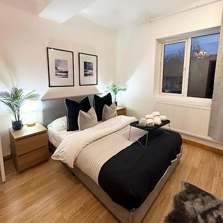 Retreat To A Stylish Ensuite In Londres Exterior foto