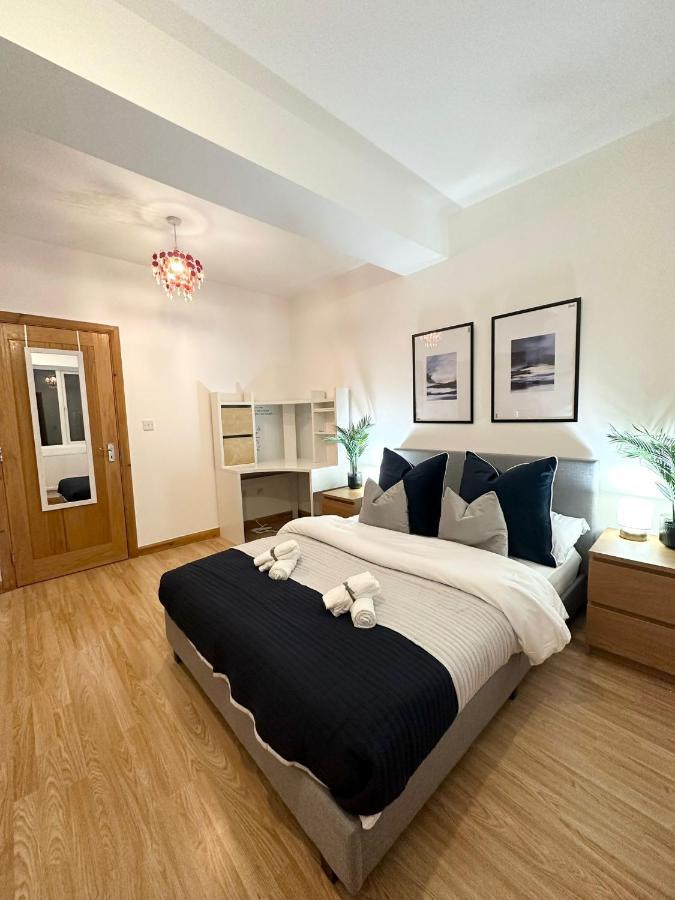 Retreat To A Stylish Ensuite In Londres Exterior foto