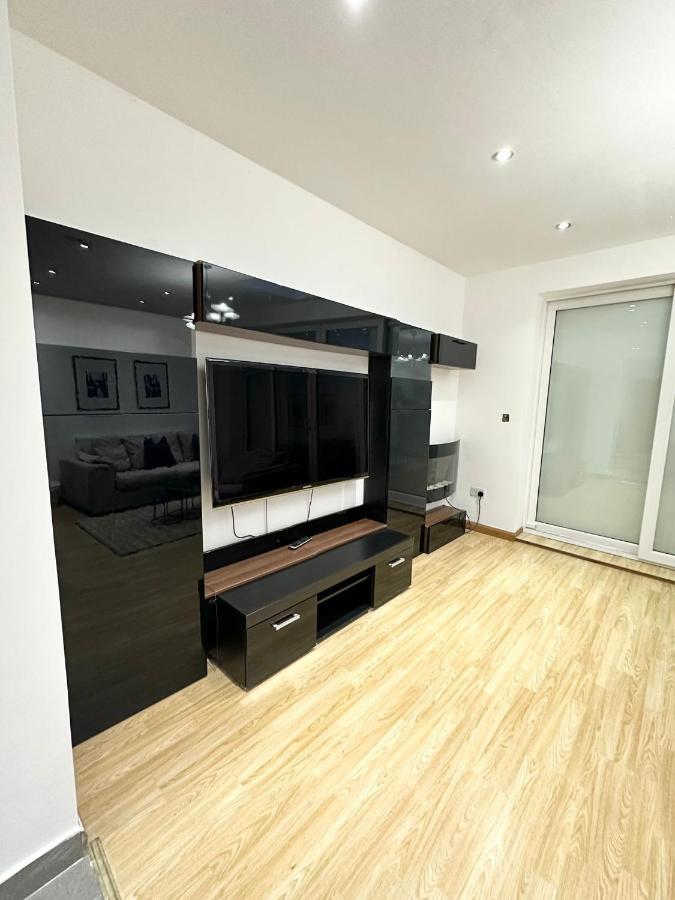 Retreat To A Stylish Ensuite In Londres Exterior foto