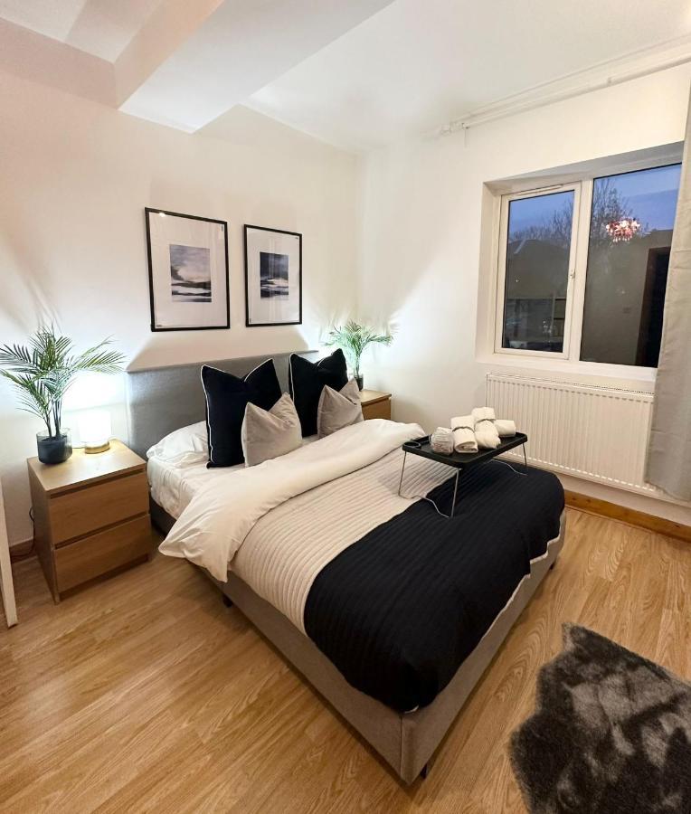 Retreat To A Stylish Ensuite In Londres Exterior foto