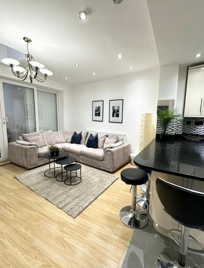 Retreat To A Stylish Ensuite In Londres Exterior foto